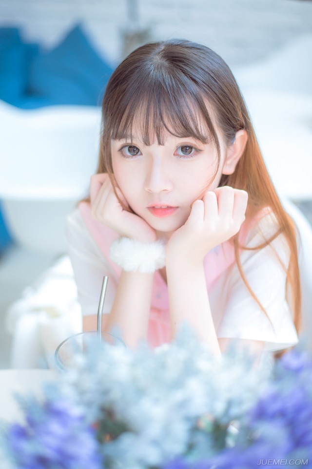 “结阵！”袍泽的死亡并没有让虎卫统领有任何感情波动，只是冷漠的一声怒喝之后，眸子里却是闪烁着一股难言的渴望，那是对战斗、对鲜血的渴望。